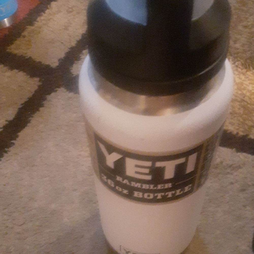 Yeti Rambler 26 oz Bottle - Classic White and Black